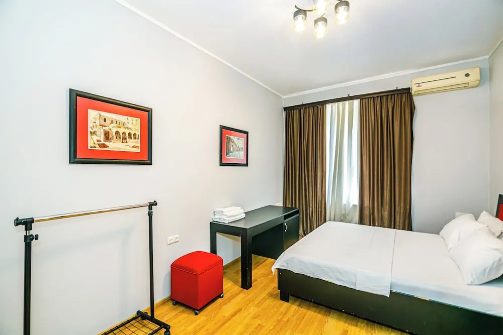 Баку: Azneft Garden Apartment