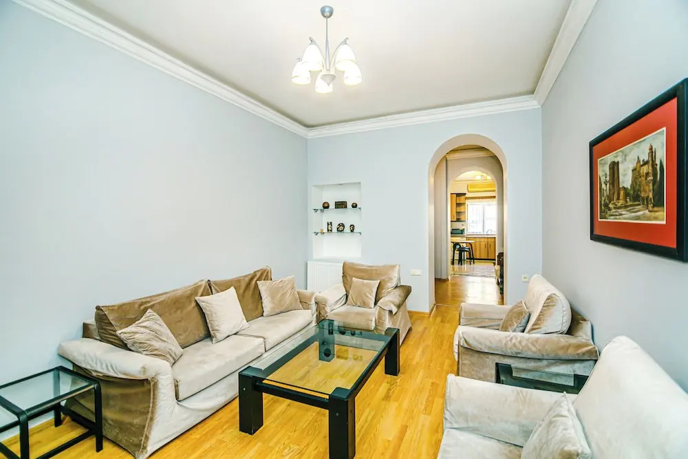 Баку: Azneft Garden Apartment