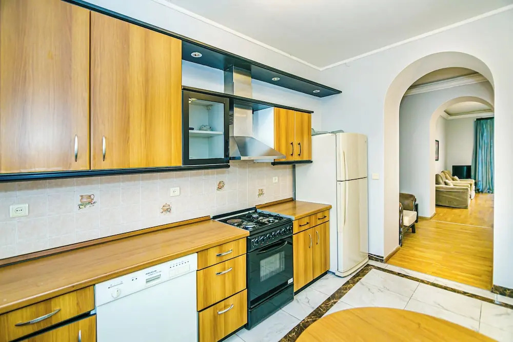 Баку: Azneft Garden Apartment