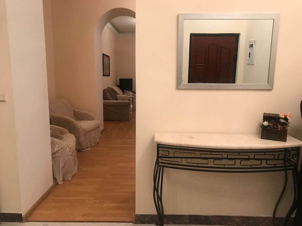 Баку: Azneft Garden Apartment