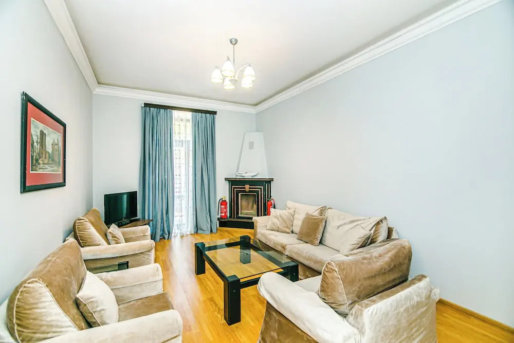 Баку: Azneft Garden Apartment