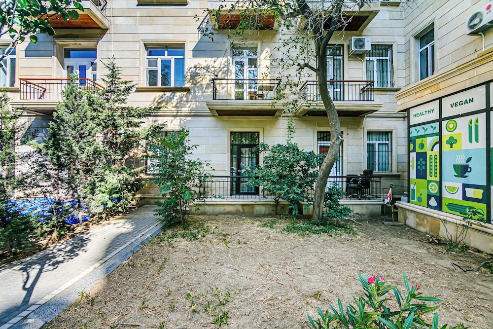 Баку: Azneft Garden Apartment