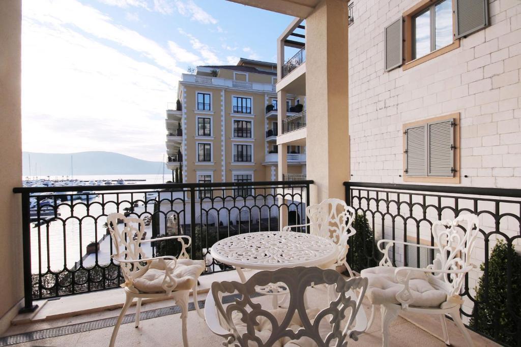 Тиват: Porto Montenegro Residences