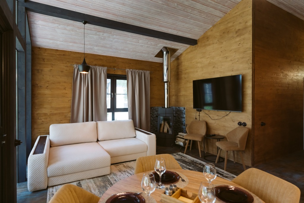 Красный Огорок: База отдыха Дом ATROPOS Berloga Country Resort