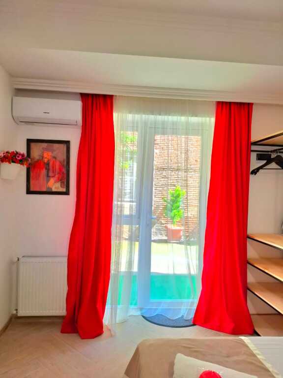 Тбилиси: Апарт-отель Nebula's Red&White Apartment