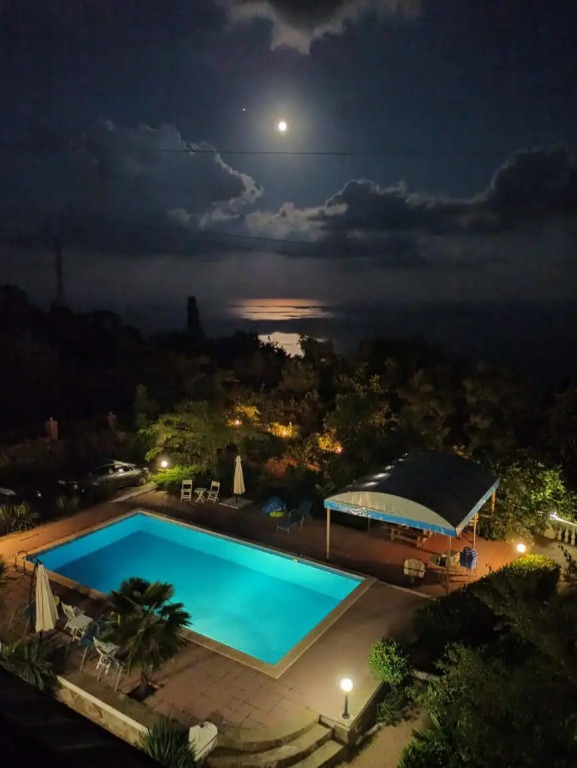 Восход: Alba Villa