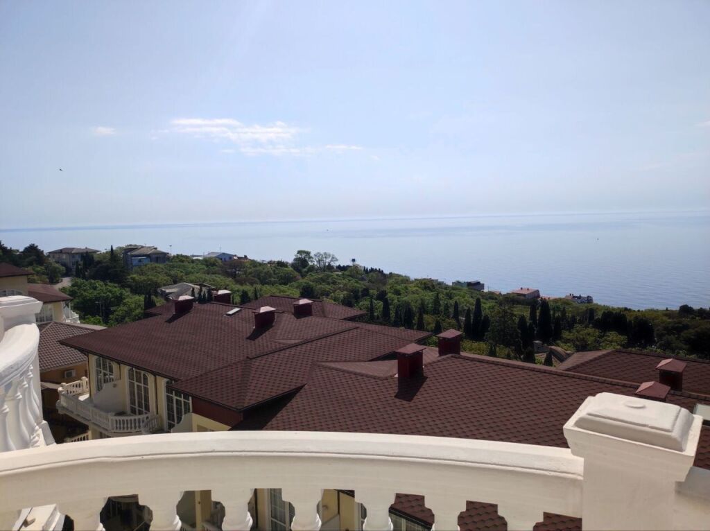 Алупка: Квартира с Балкoном и Шикaрным Видoм нa Мoре