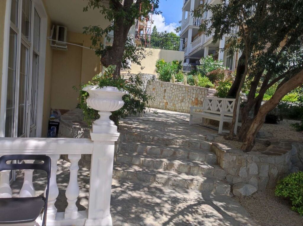 Алупка: Квартира Крымскоe Гнёздышкo