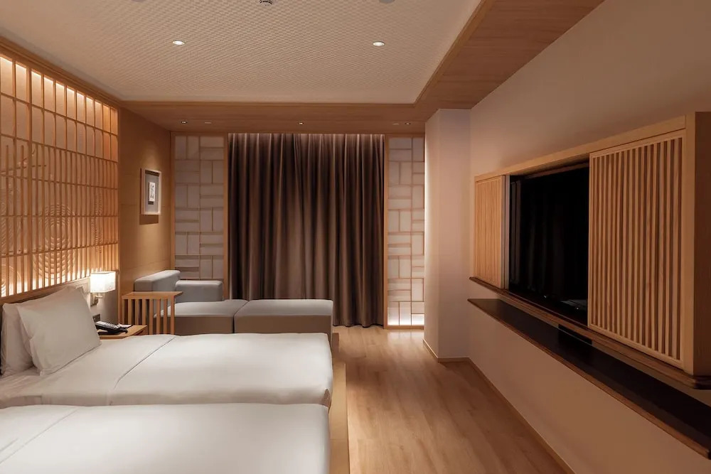 Шанхай: Hyakumangoku Onsen Hotel