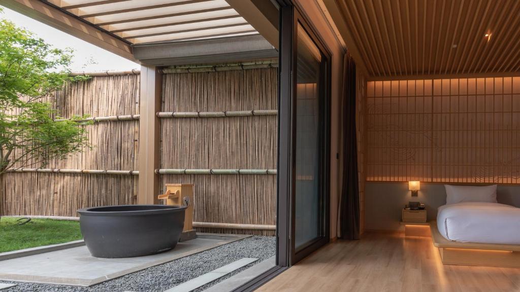 Шанхай: Hyakumangoku Onsen Hotel