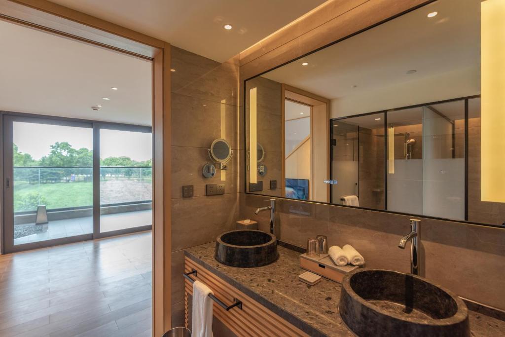 Шанхай: Hyakumangoku Onsen Hotel