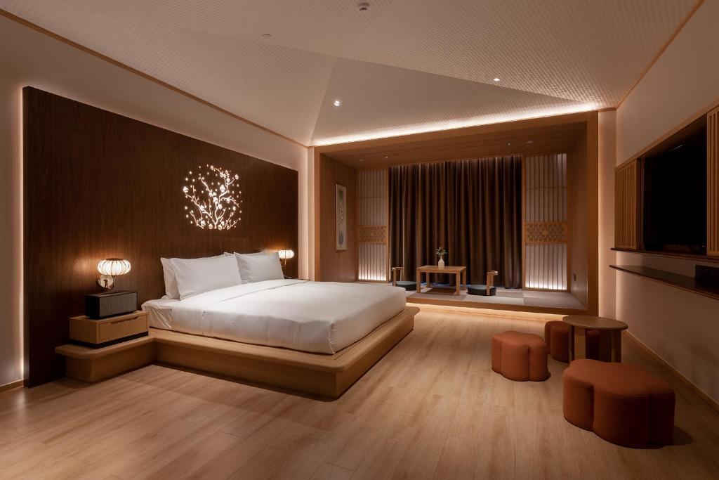 Шанхай: Hyakumangoku Onsen Hotel