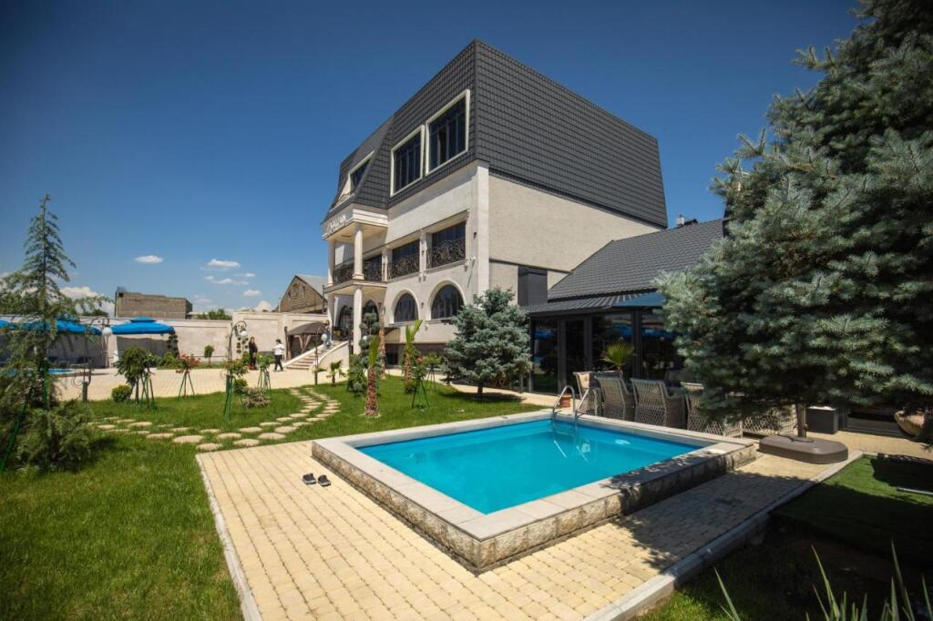 Ереван: База отдыха Ketrin Hotel Restaurant