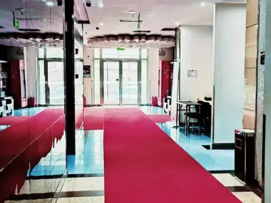 Харбин: Huayi Hotel (Harbin CapitaLand Airport Bus Station)