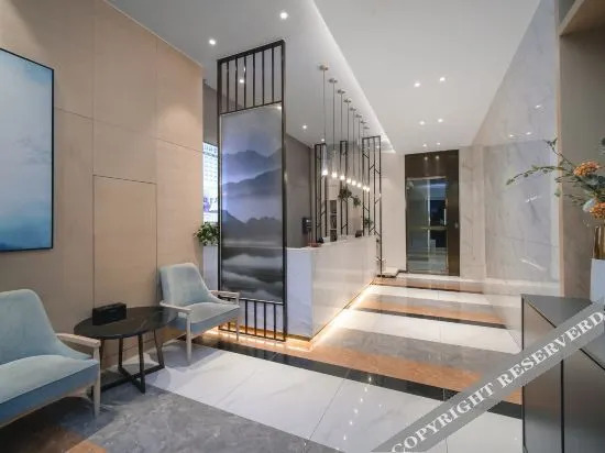 Нанкин: Qingmu Platinum Hotel (Nanjing South Railway Station South Square)