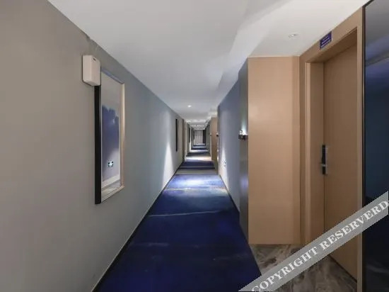 Нанкин: Qingmu Platinum Hotel (Nanjing South Railway Station South Square)