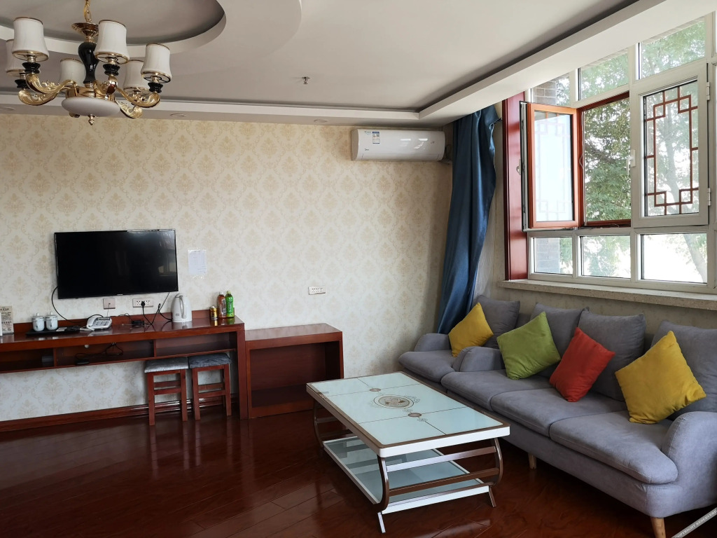 Иньчуань: Yinchuan Daxiayi Station (Western Film and Television City Helan Performing Arts Town)