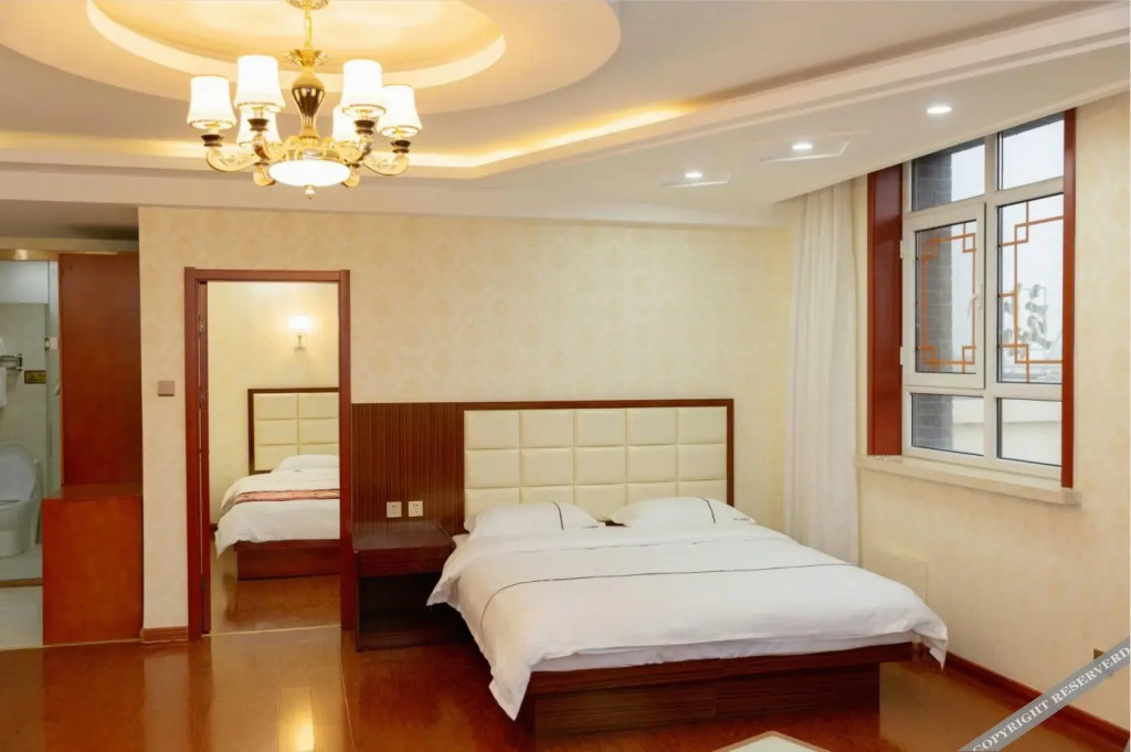Иньчуань: Yinchuan Daxiayi Station (Western Film and Television City Helan Performing Arts Town)