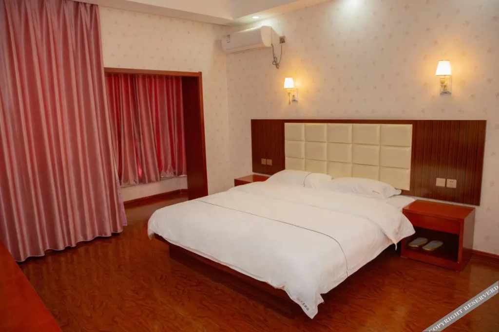 Иньчуань: Yinchuan Daxiayi Station (Western Film and Television City Helan Performing Arts Town)