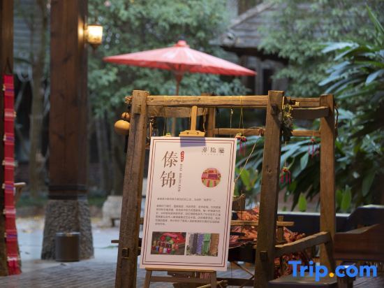 Цзинхун: Jinghong Manying Dai Tai Courtyard Villa