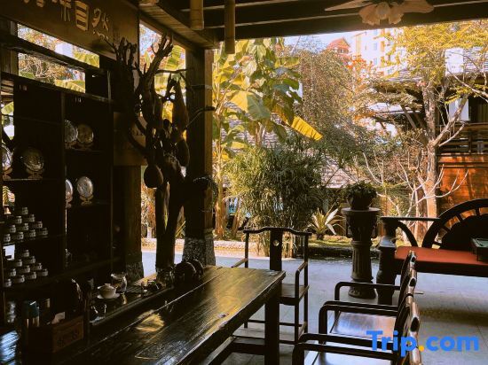 Цзинхун: Jinghong Manying Dai Tai Courtyard Villa