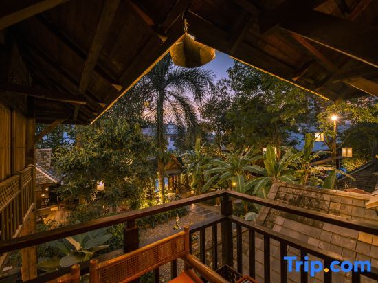 Цзинхун: Jinghong Manying Dai Tai Courtyard Villa