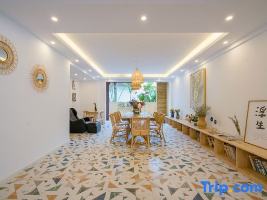 Цзинхун: Lucky Clover Hotel