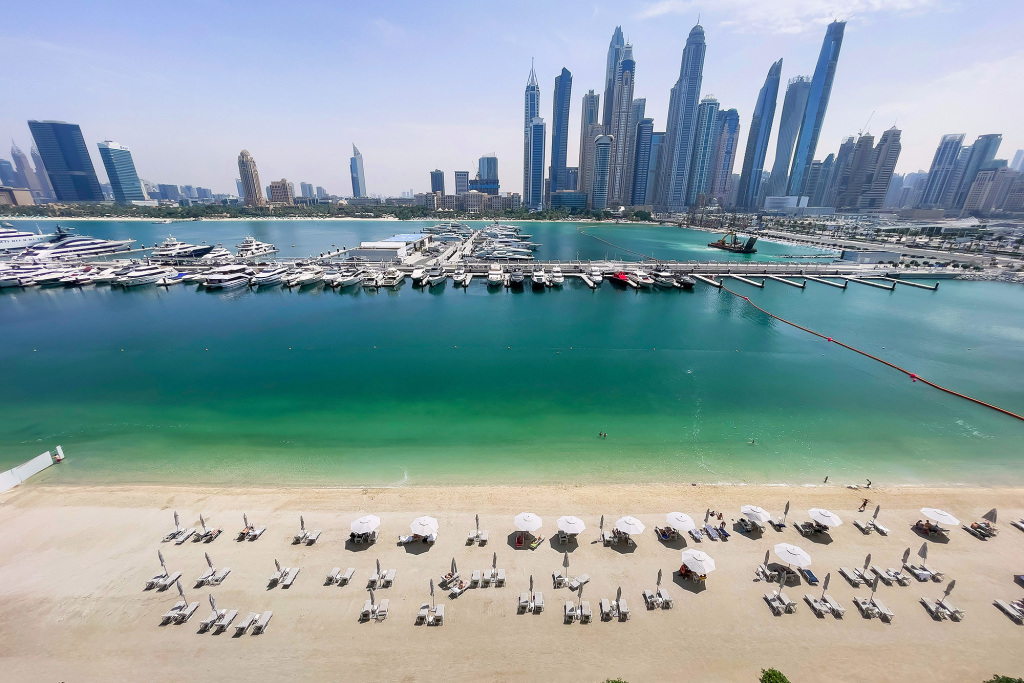 Дубай: Апартаменты Amazing 1BR in Marina Vista Emaar Beachfront