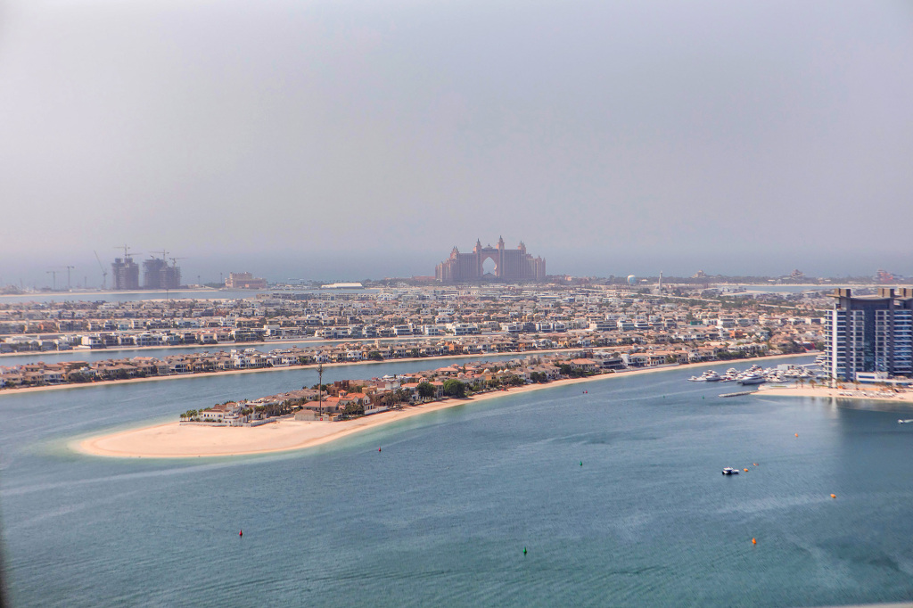 Дубай: Апартаменты Amazing 1BR in Marina Vista Emaar Beachfront
