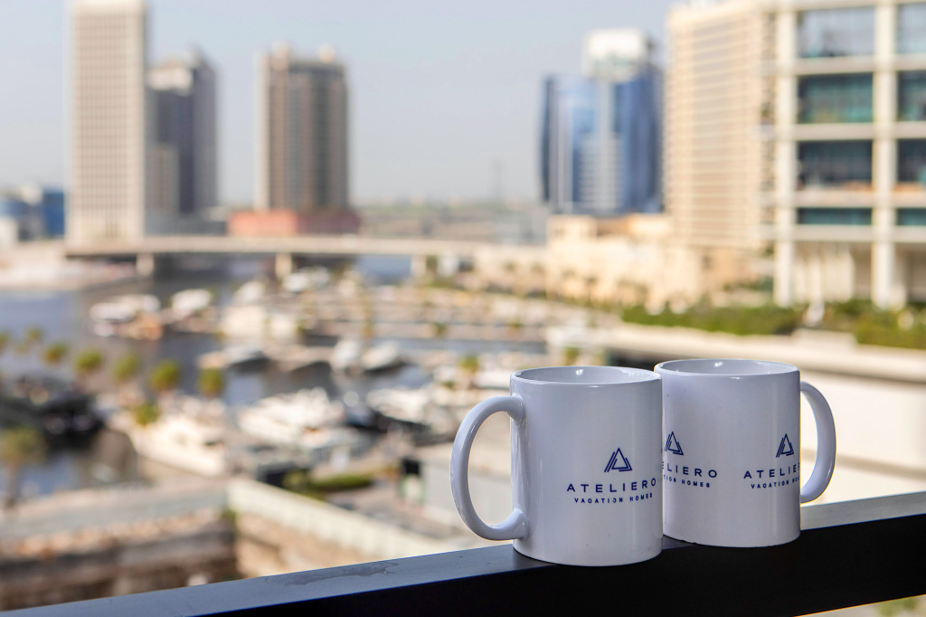 Дубай: Апартаменты Premium 1BR with Canal & Burj Khalifa view