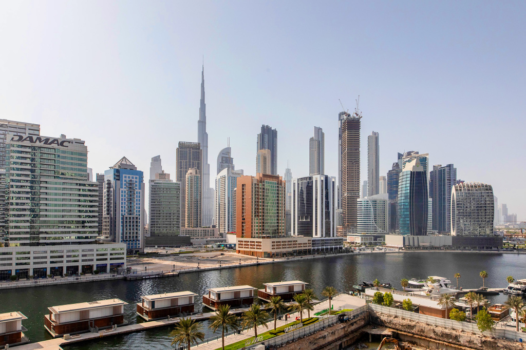 Дубай: Апартаменты Premium 1BR with Canal & Burj Khalifa view