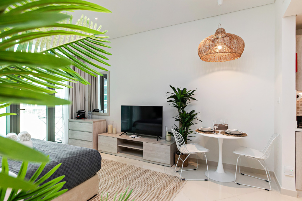 Дубай: Апартаменты Modern and Cozy Studio | Seven Palm Prime Location