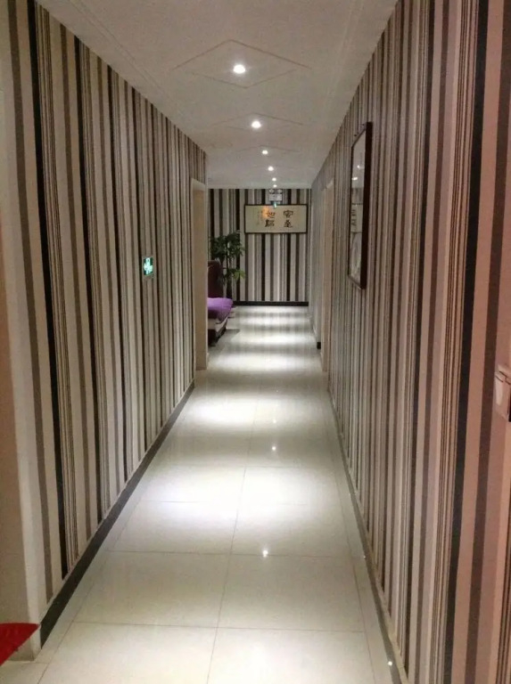 Цзинин: Qufu Yuanlin Hotel