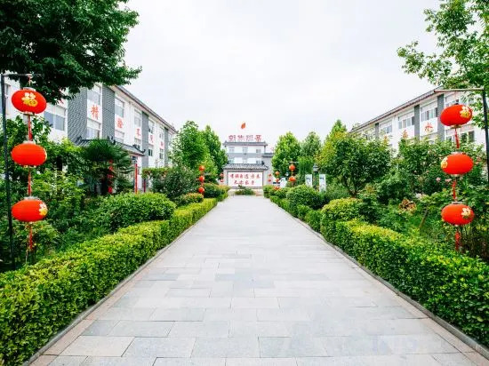 Цзинин: Qufu Lake Villa