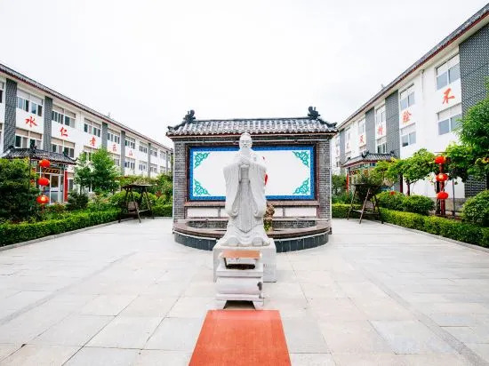 Цзинин: Qufu Lake Villa