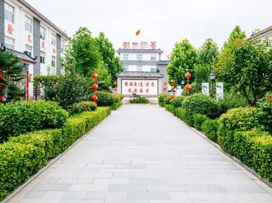 Цзинин: Qufu Lake Villa