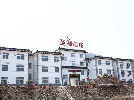 Цзинин: Qufu Lake Villa