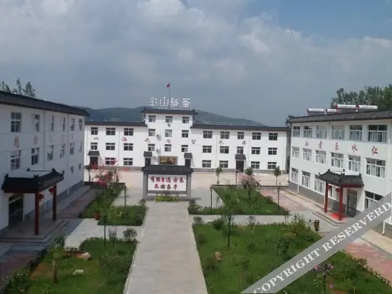 Цзинин: Qufu Lake Villa