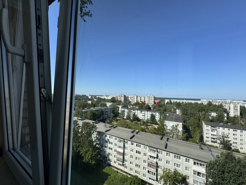 Великий Новгород: Квартира на Мира с Балконом и Видом на Город