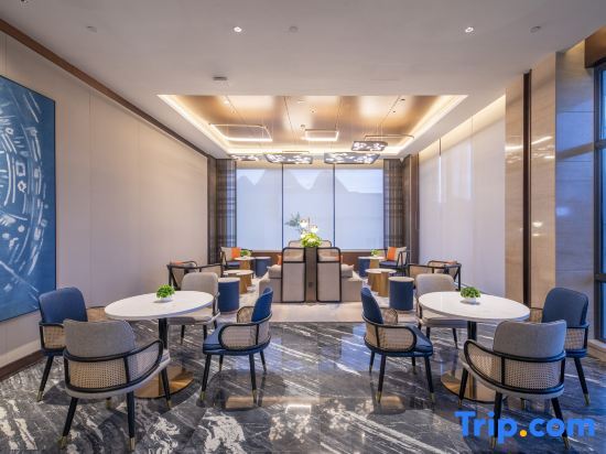 Синъи: Hilton Garden Inn Xingyi Wanfenglin