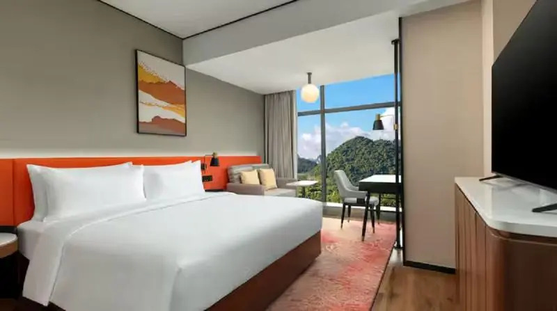 Синъи: Hilton Garden Inn Xingyi Wanfenglin