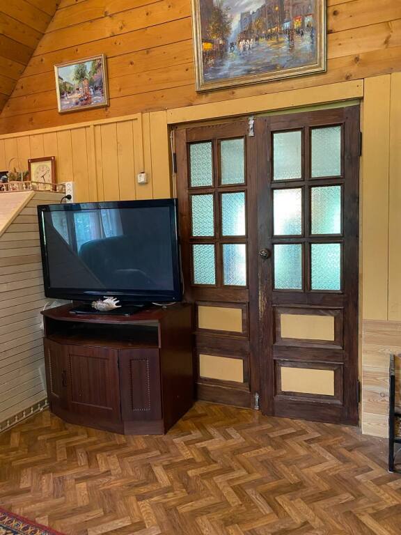 Луга: Частный дом Дом у реки в английском стиле