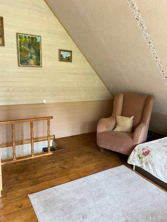 Луга: Частный дом Дом у реки в английском стиле