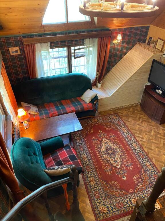 Луга: Частный дом Дом у реки в английском стиле