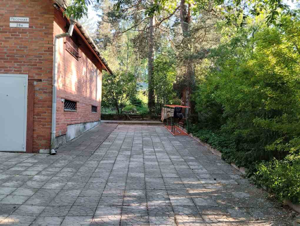Луга: Частный дом Дом у реки в английском стиле