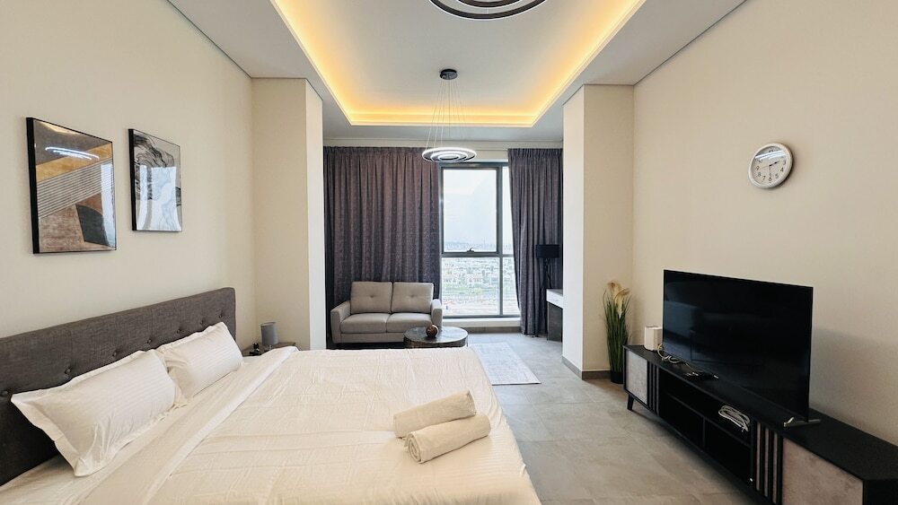 Дубай: Luxurious Studio Apartment Burj View with Balcony Free Parking by Belvilla