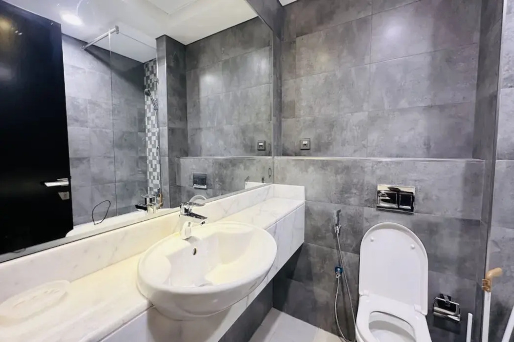 Дубай: Luxurious Studio Apartment Burj View with Balcony Free Parking by Belvilla