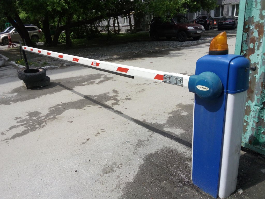 Новосибирск: Диван и чемодан на Коммунистической