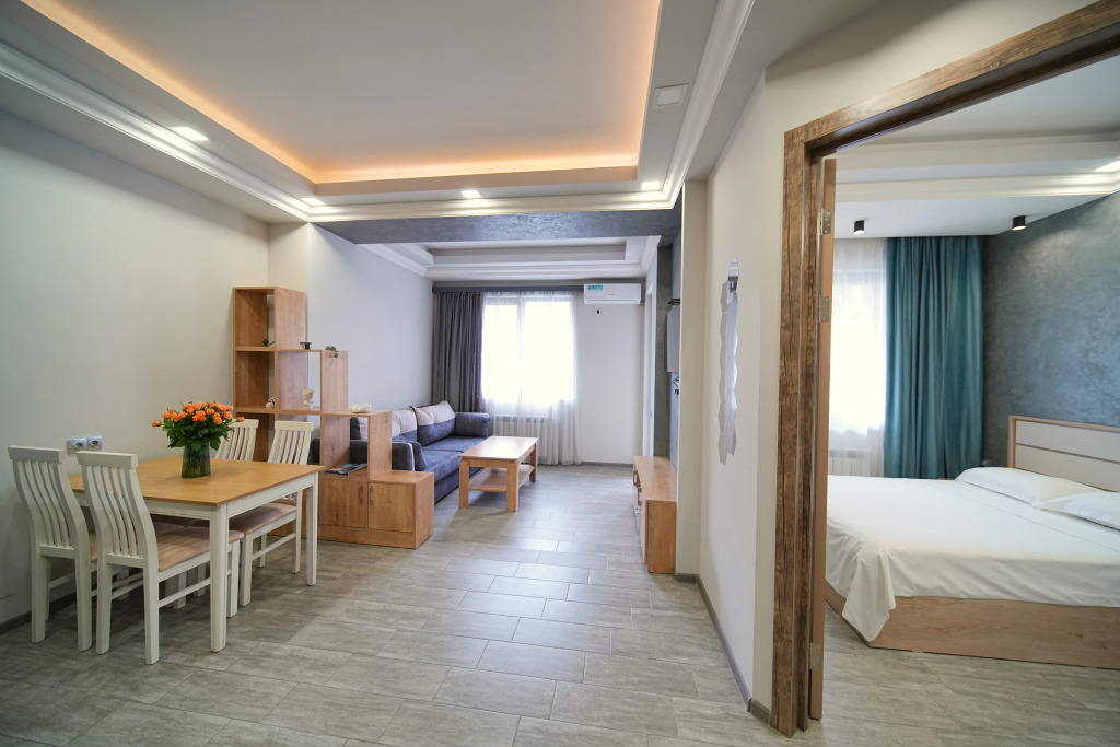 Ереван: Апартаменты Cozy 1-Bedroom Apartment with Balcony by Sweet Home
