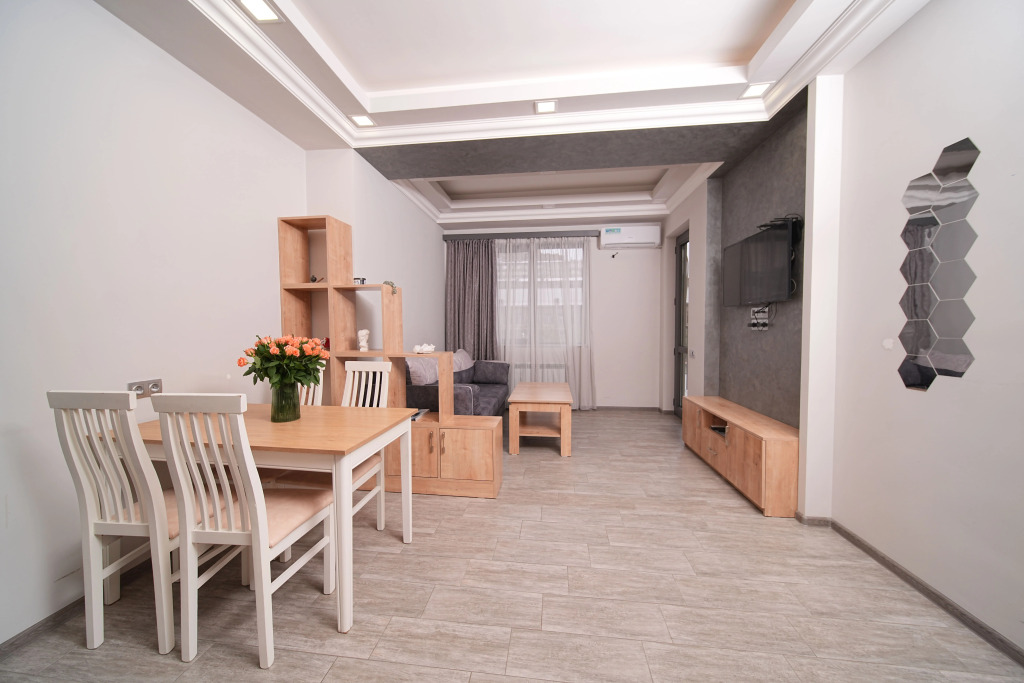 Ереван: Апартаменты Cozy 1-Bedroom Apartment with Balcony by Sweet Home